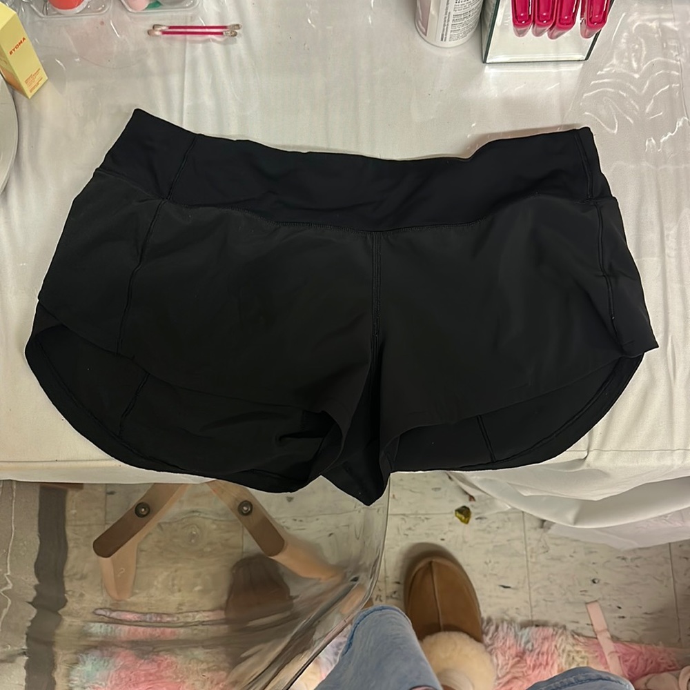 lulu size 6 black speed up 2.5 inch